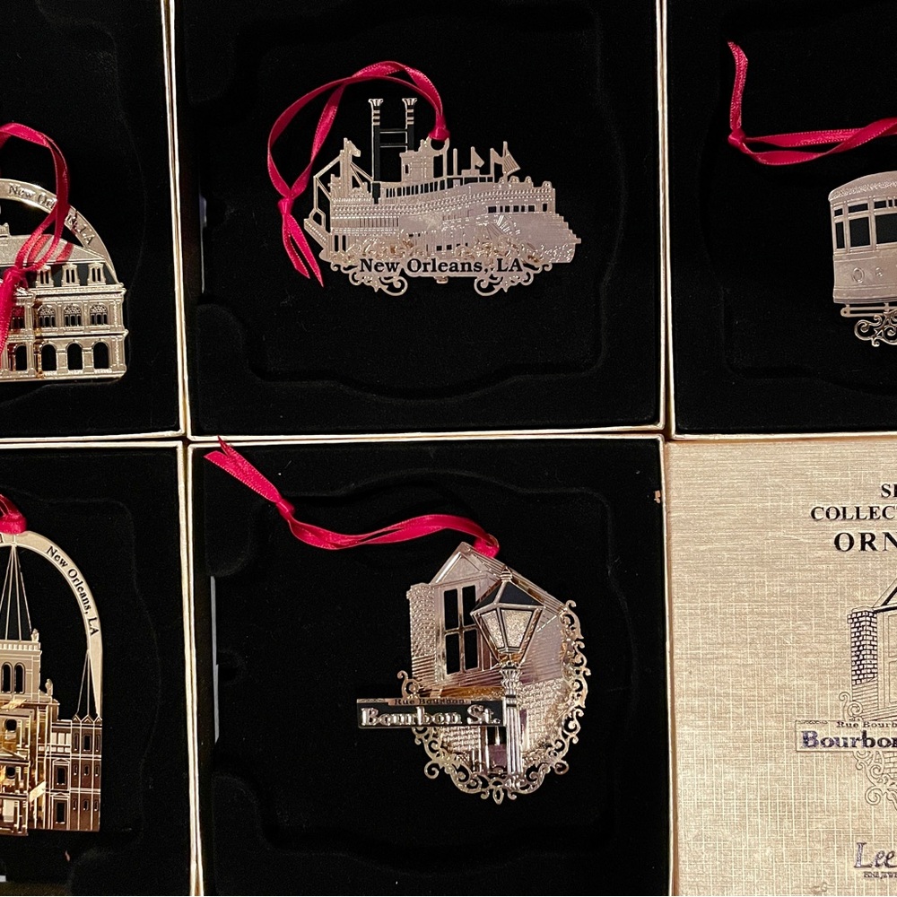New Orleans Christmas gold ornament- by Lee Michaels - mint condition